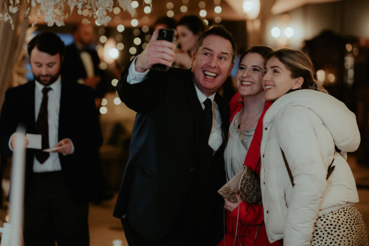 Award-winning wedding reception magician for hire based in Gloucestershire, South West
