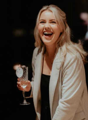 Hire a magician in gloucestershire